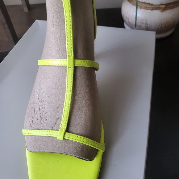 STRAPPY HEEL SANDAL - Picture 4 of 8